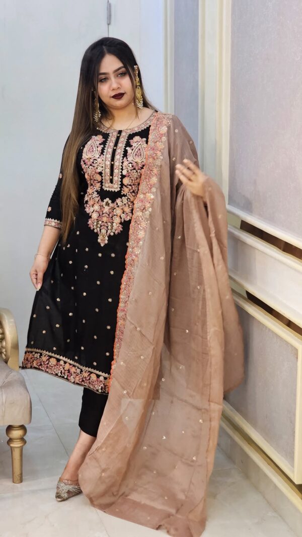 Readymade Three Piece - Image 2