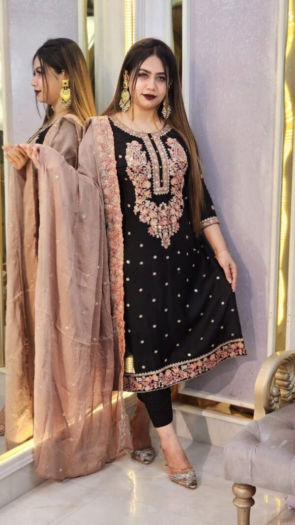 Readymade Three Piece - Image 3
