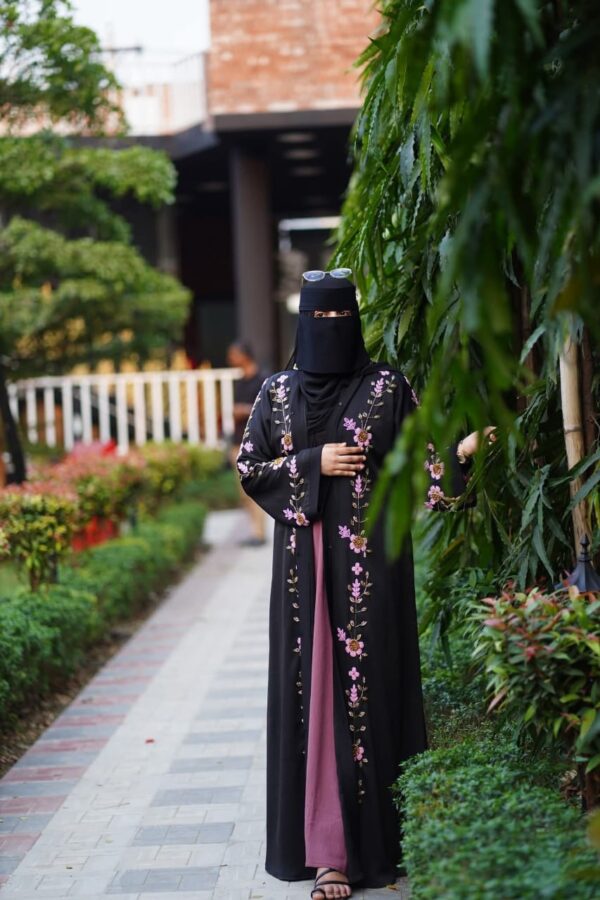 Muslima Dubai Embroidered Burqa Set – Full 5-Piece Premium Collection - Image 8